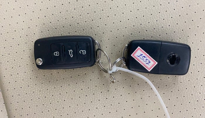 2014 Volkswagen Vento HIGHLINE 1.6 MPI, Petrol, Manual, 75,364 km, Key Close Up