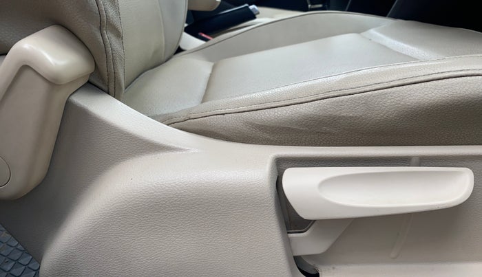 2014 Volkswagen Vento HIGHLINE 1.6 MPI, Petrol, Manual, 75,364 km, Driver Side Adjustment Panel