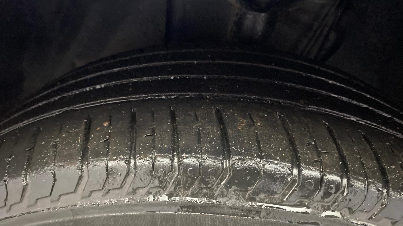 2022 Volkswagen VIRTUS HIGHLINE TSI 1.0 MT, Petrol, Manual, 28,233 km, Left Front Tyre Tread