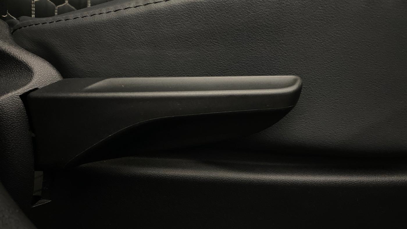 2022 Volkswagen VIRTUS HIGHLINE TSI 1.0 MT, Petrol, Manual, 28,233 km, Driver Side Adjustment Panel