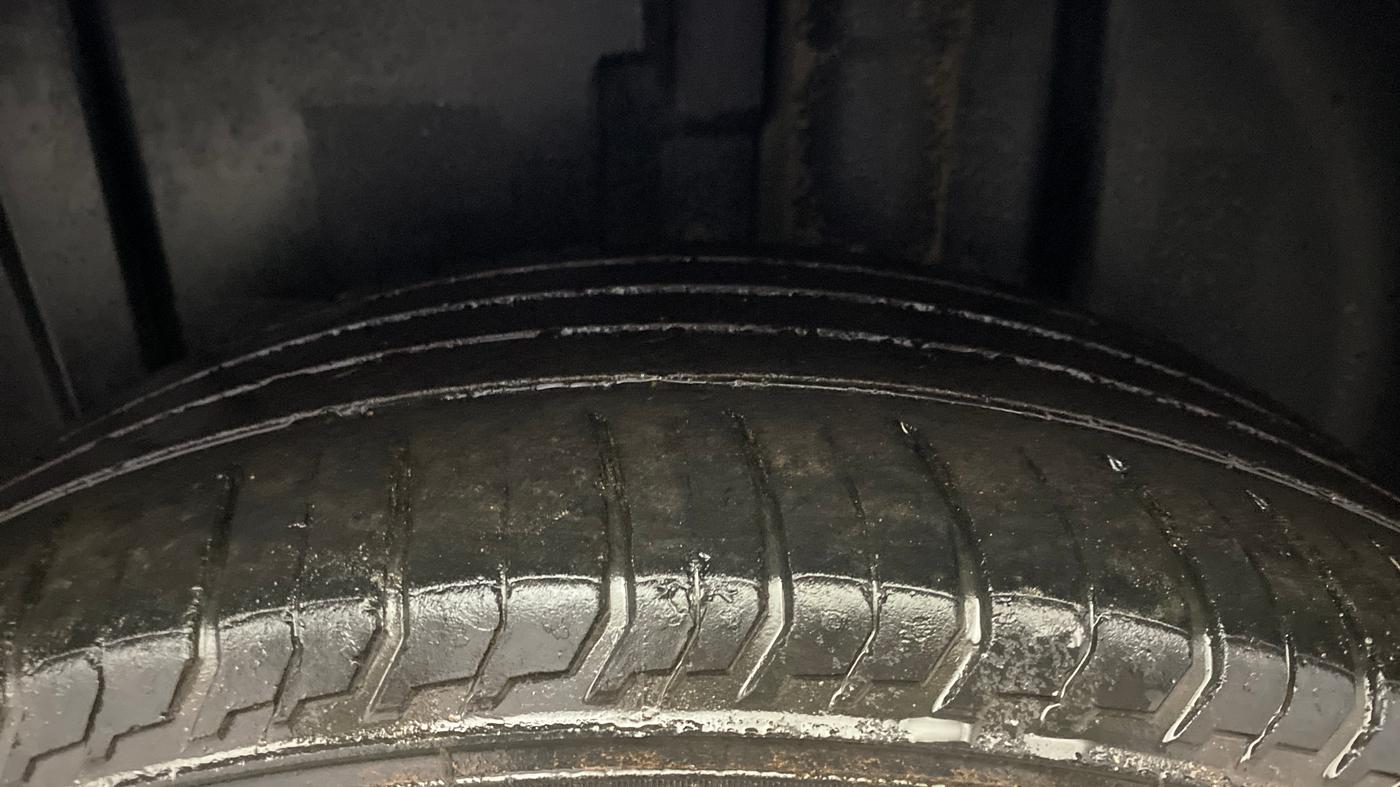 2022 Volkswagen VIRTUS HIGHLINE TSI 1.0 MT, Petrol, Manual, 28,233 km, Left Rear Tyre Tread