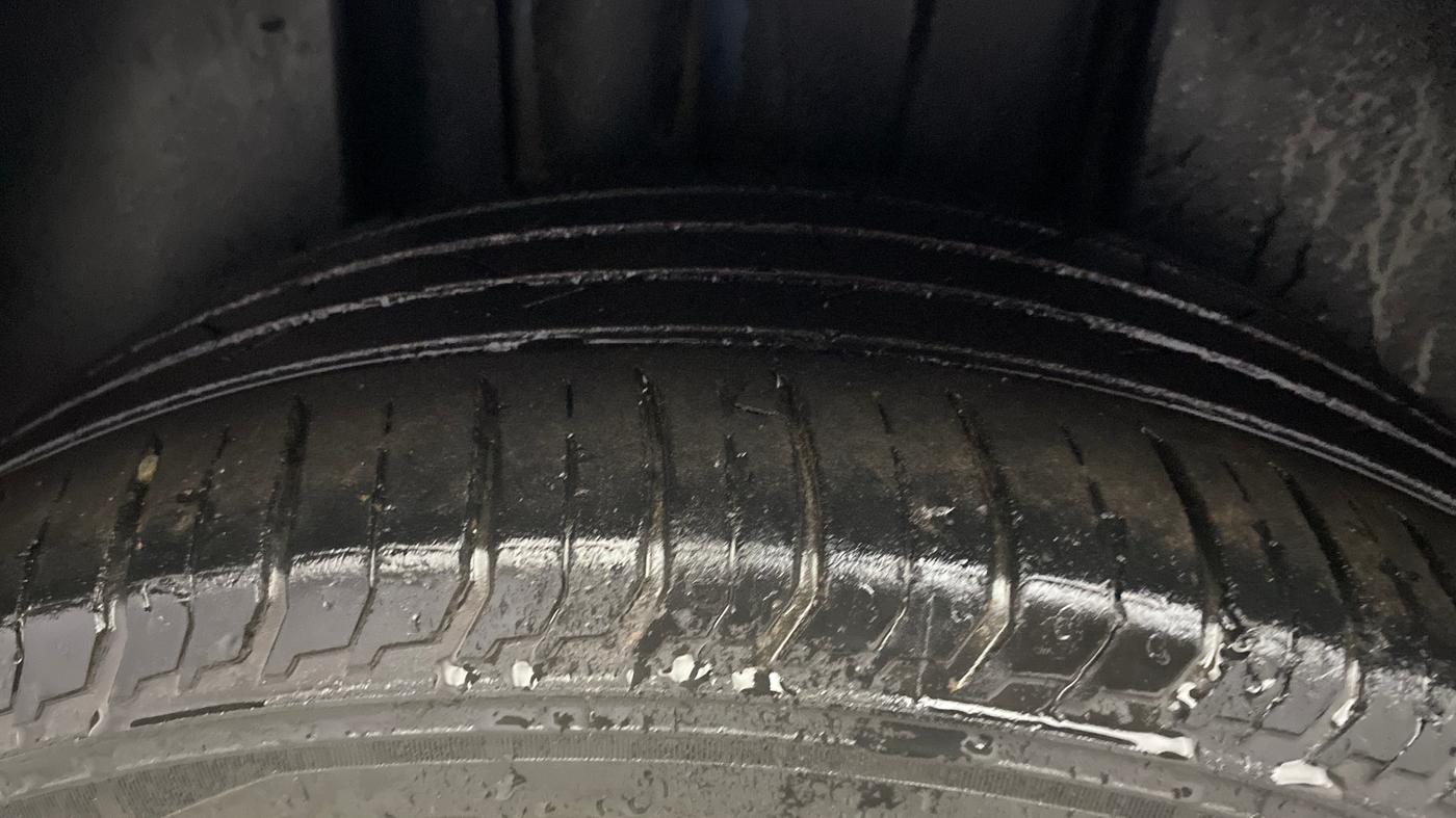 2022 Volkswagen VIRTUS HIGHLINE TSI 1.0 MT, Petrol, Manual, 28,233 km, Right Rear Tyre Tread
