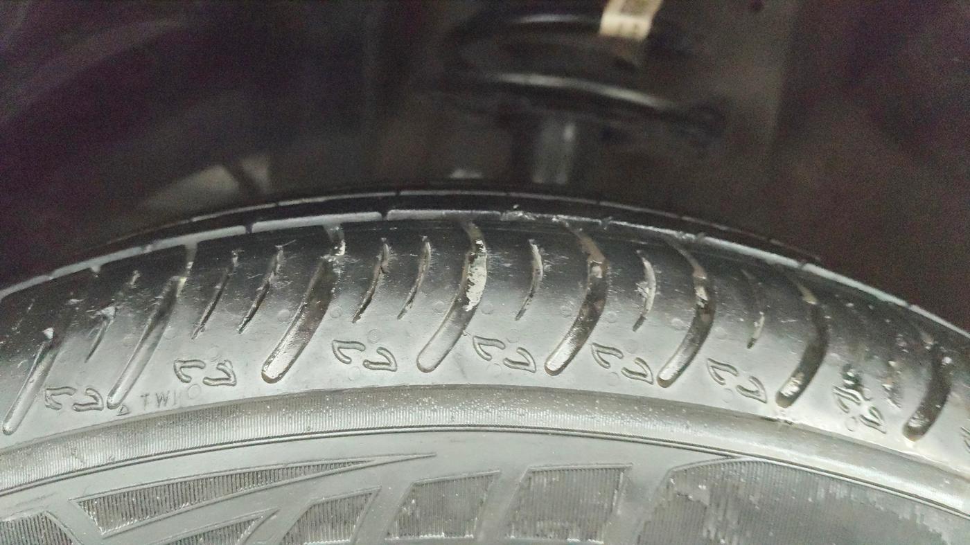 2024 Maruti XL6 ZETA MT, Petrol, Manual, 9,921 km, Left Front Tyre Tread