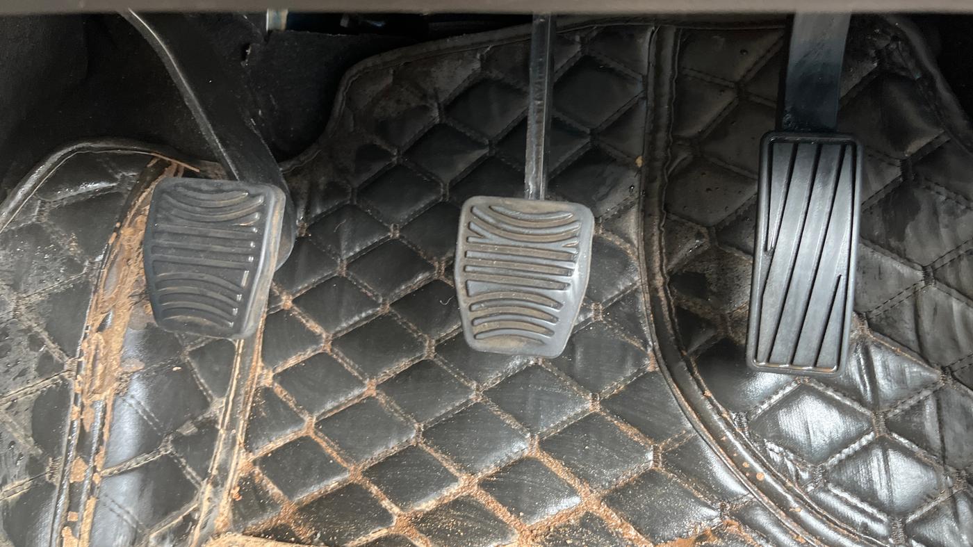 2023 Mahindra XUV700 AX3 D MT 5 STR, Diesel, Manual, 42,502 km, Pedals