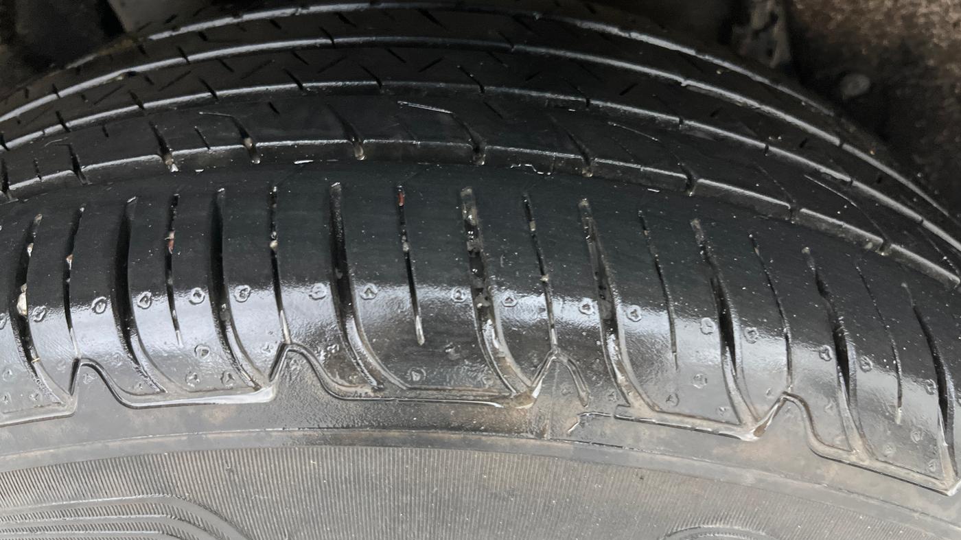 2023 Mahindra XUV700 AX3 D MT 5 STR, Diesel, Manual, 42,502 km, Right Rear Tyre Tread