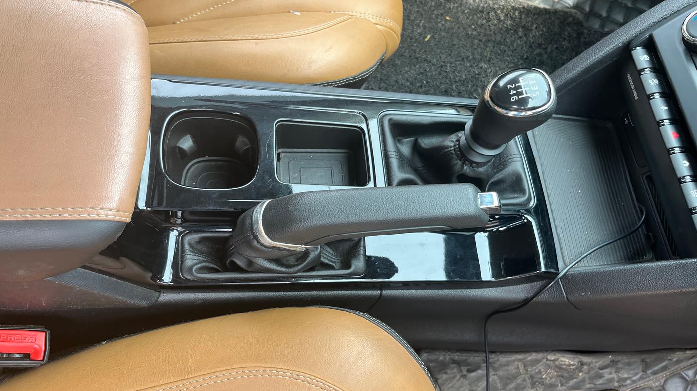 2023 Mahindra XUV700 AX3 D MT 5 STR, Diesel, Manual, 42,502 km, Gear Lever