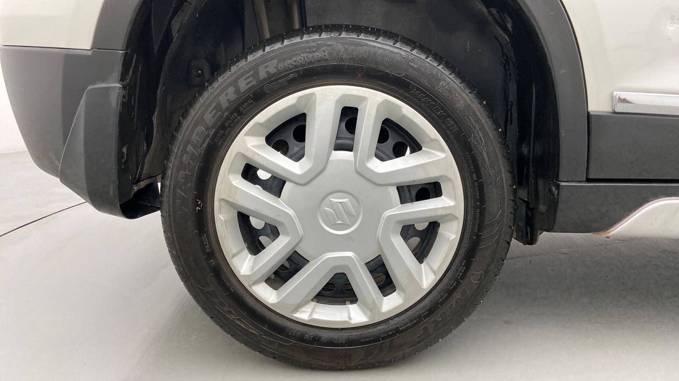 2022 Maruti BREZZA VXI SMART HYBRID, Petrol, Manual, 27,372 km, Right Rear Wheel