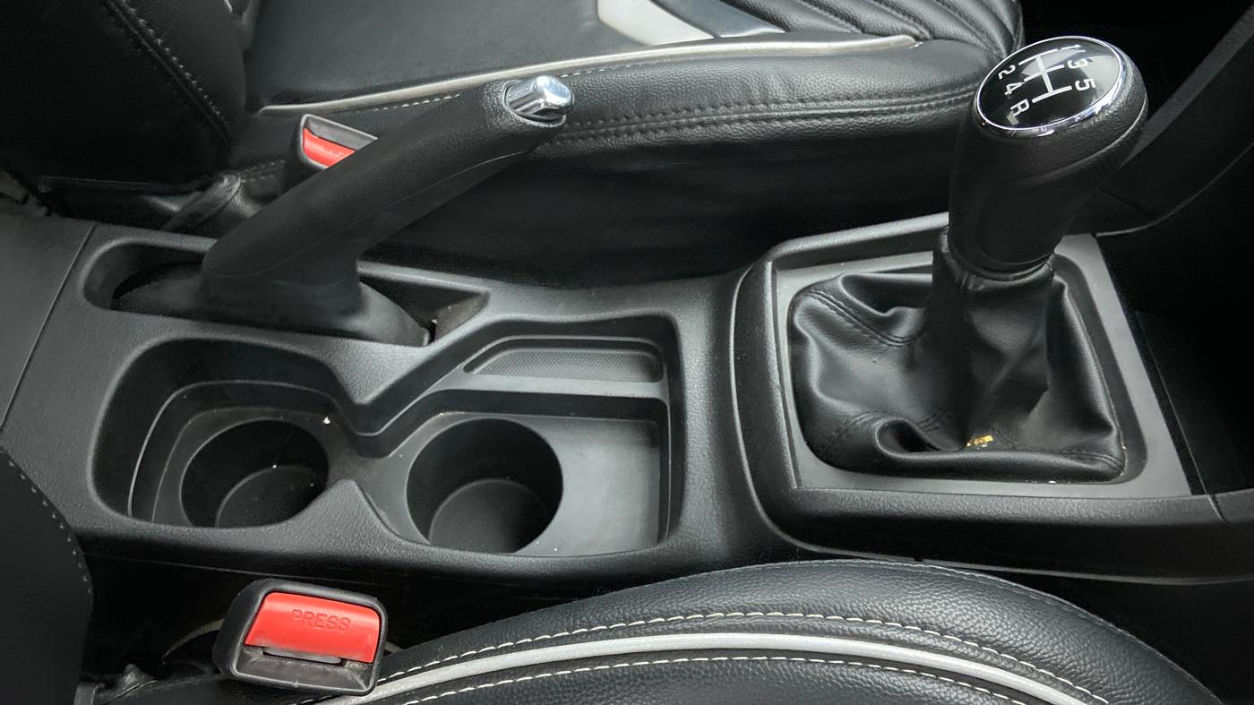 2022 Maruti BREZZA VXI SMART HYBRID, Petrol, Manual, 27,372 km, Gear Lever