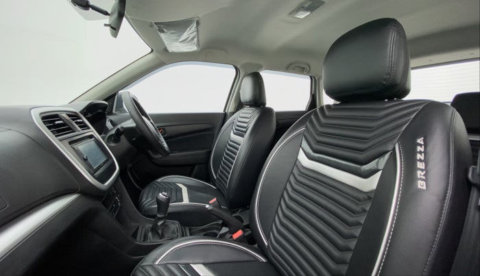 2022 Maruti BREZZA VXI SMART HYBRID, Petrol, Manual, 27,372 km, Right Side Front Door Cabin