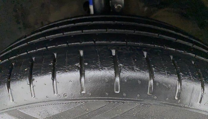 2018 Maruti Baleno ZETA PETROL 1.2, Petrol, Manual, 34,939 km, Right Front Tyre Tread