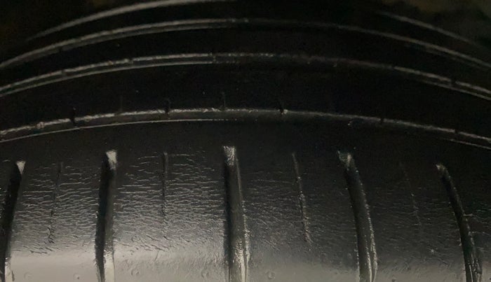 2017 Maruti Baleno ZETA CVT PETROL 1.2, Petrol, Automatic, 26,921 km, Right Front Tyre Tread