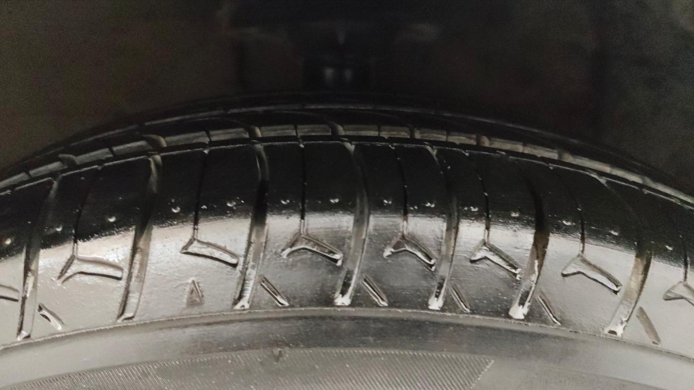 2014 Hyundai Xcent S 1.2, Petrol, Manual, 1,02,555 km, Right Front Tyre Tread