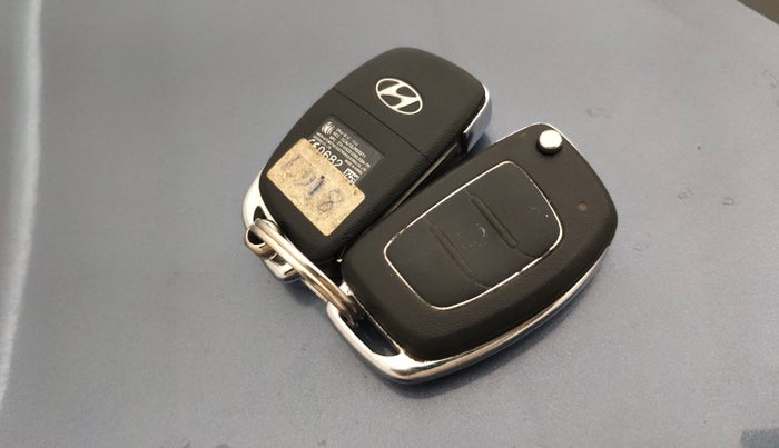 2014 Hyundai Xcent S 1.2, Petrol, Manual, 1,02,555 km, Key Close Up