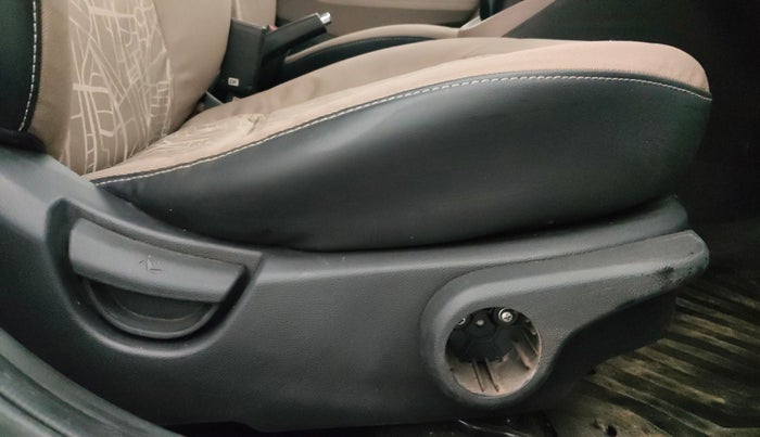 2014 Hyundai Xcent S 1.2, Petrol, Manual, 1,02,555 km, Driver Side Adjustment Panel