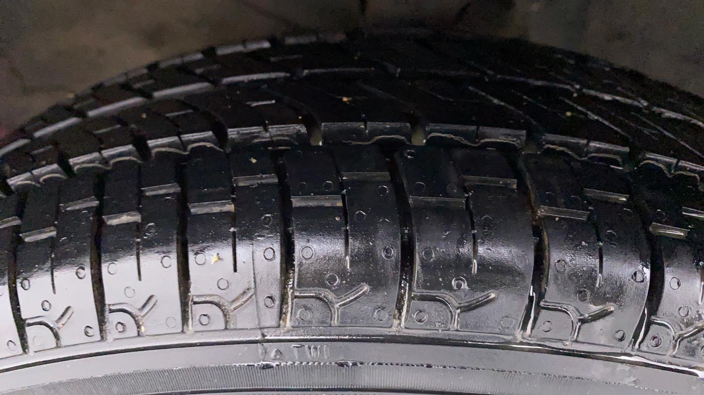 2009 Maruti Alto LXI, Petrol, Manual, 77,299 km, Left Front Tyre Tread