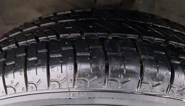 2009 Maruti Alto LXI, Petrol, Manual, 77,299 km, Left Front Tyre Tread