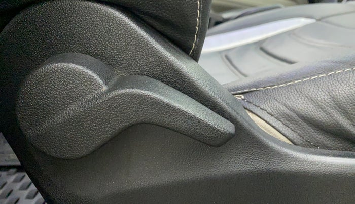2019 Mahindra MARAZZO M2 8 STR, Diesel, Manual, 81,463 km, Driver Side Adjustment Panel