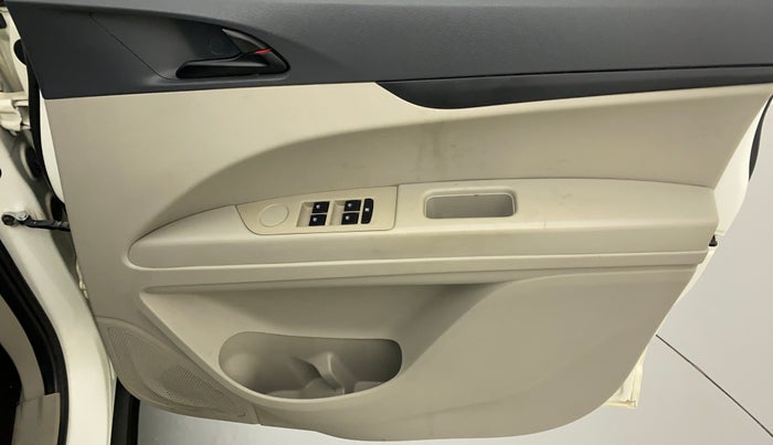 2019 Mahindra MARAZZO M2 8 STR, Diesel, Manual, 81,463 km, Driver Side Door Panels Control