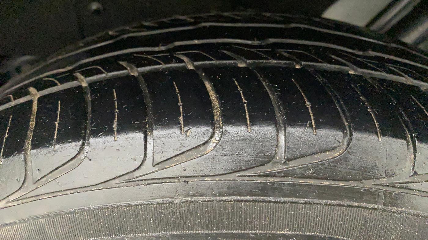 2019 Mahindra MARAZZO M2 8 STR, Diesel, Manual, 81,463 km, Left Rear Tyre Tread