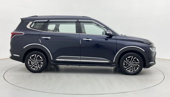 2022 KIA CARENS LUXURY 1.4 PETROL 7 STR, Petrol, Manual, 33,506 km, Right Side View