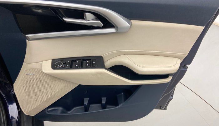 2022 KIA CARENS LUXURY 1.4 PETROL 7 STR, Petrol, Manual, 33,506 km, Driver Side Door Panels Control