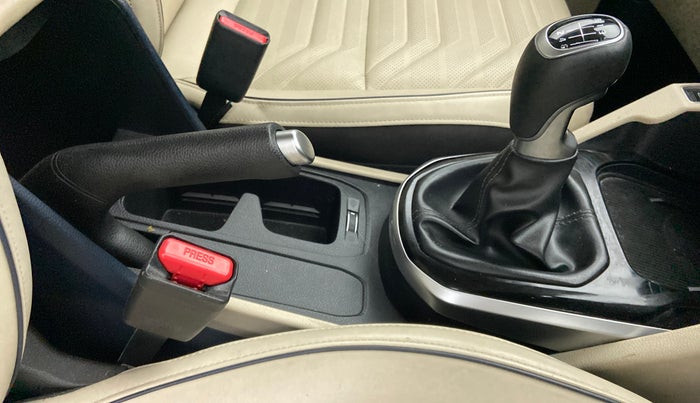 2022 KIA CARENS LUXURY 1.4 PETROL 7 STR, Petrol, Manual, 33,506 km, Gear Lever