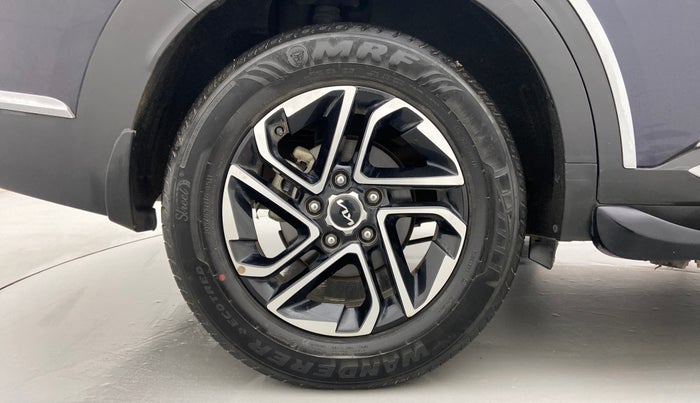 2022 KIA CARENS LUXURY 1.4 PETROL 7 STR, Petrol, Manual, 33,506 km, Right Rear Wheel