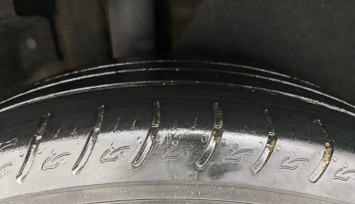 2022 KIA CARENS LUXURY 1.4 PETROL 7 STR, Petrol, Manual, 33,506 km, Right Rear Tyre Tread