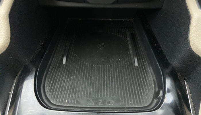 2022 KIA CARENS LUXURY 1.4 PETROL 7 STR, Petrol, Manual, 33,506 km, Wireless Charger