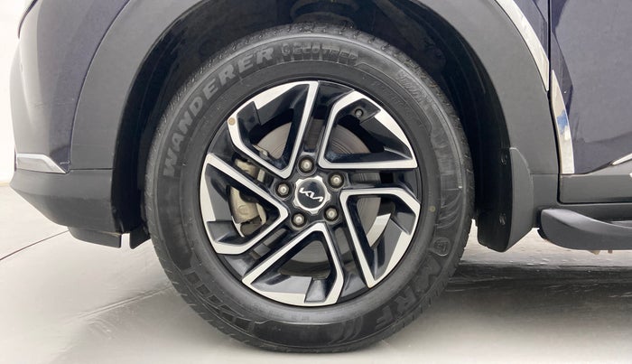 2022 KIA CARENS LUXURY 1.4 PETROL 7 STR, Petrol, Manual, 33,506 km, Left Front Wheel