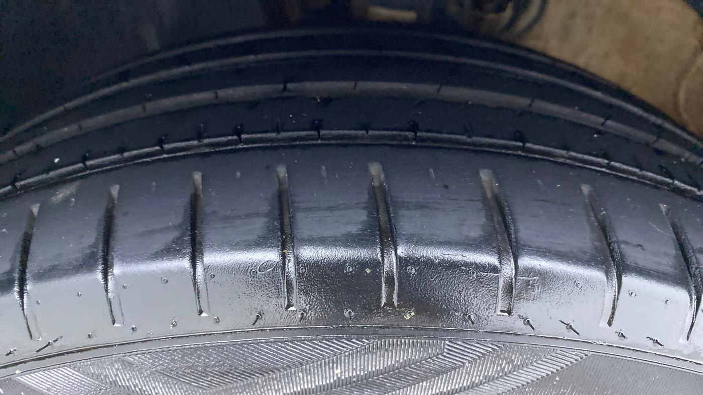 2018 Volkswagen Polo HIGHLINE PLUS 1.5L DIESEL, Diesel, Manual, 61,310 km, Left Front Tyre Tread