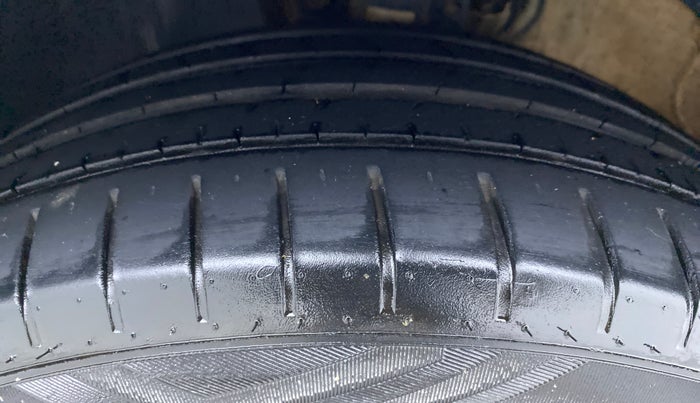 2018 Volkswagen Polo HIGHLINE PLUS 1.5L DIESEL, Diesel, Manual, 61,310 km, Left Front Tyre Tread