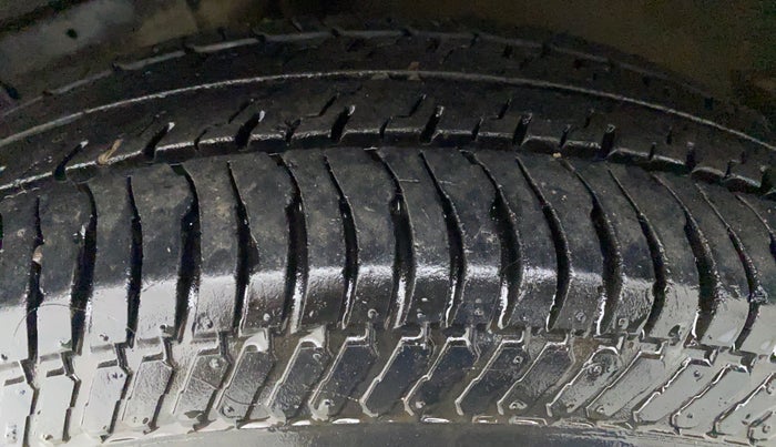 2013 Maruti Swift Dzire VXI, Petrol, Manual, 46,457 km, Right Front Tyre Tread