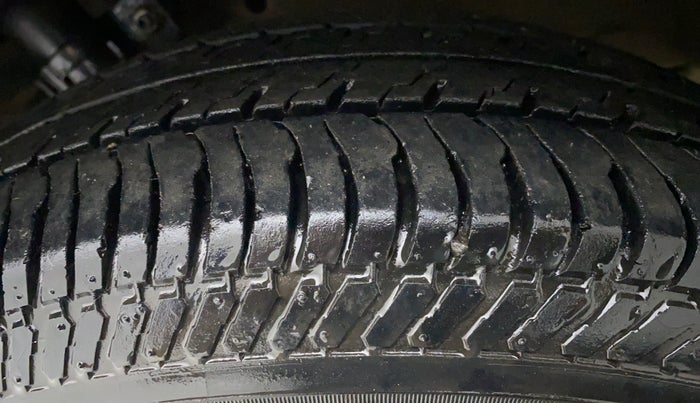 2013 Maruti Swift Dzire VXI, Petrol, Manual, 46,457 km, Left Front Tyre Tread