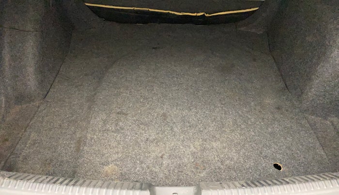 2016 Skoda Rapid AMBITION 1.5 TDI AT, Diesel, Automatic, 84,165 km, Boot Inside