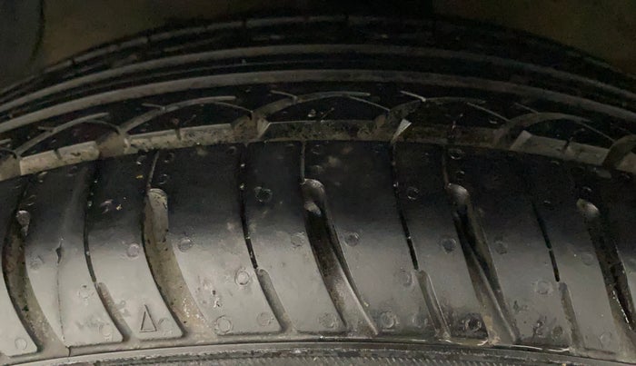 2017 Hyundai Grand i10 SPORTZ (O) AT 1.2 KAPPA VTVT, Petrol, Automatic, 47,792 km, Left Front Tyre Tread