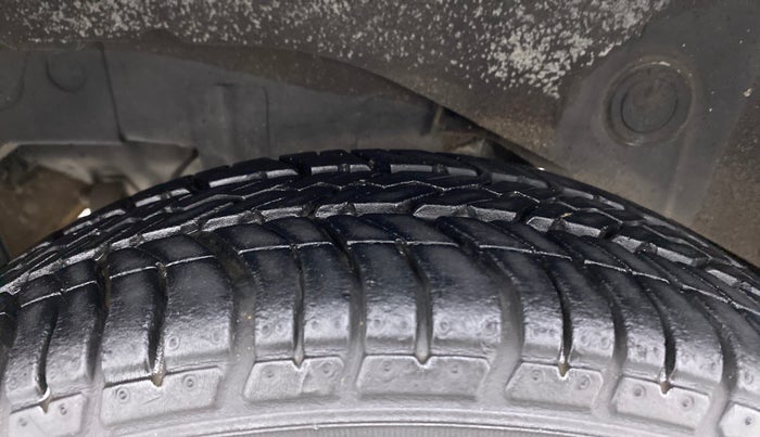 2013 Hyundai Santro Xing GL PLUS, Petrol, Manual, 26,800 km, Right Rear Tyre Tread