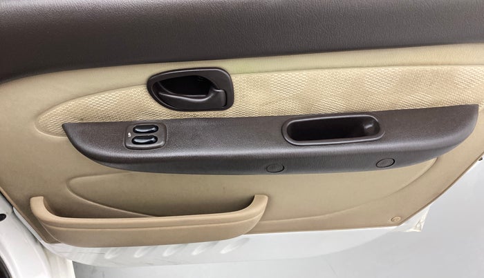 2013 Hyundai Santro Xing GL PLUS, Petrol, Manual, 26,800 km, Driver Side Door Panels Control