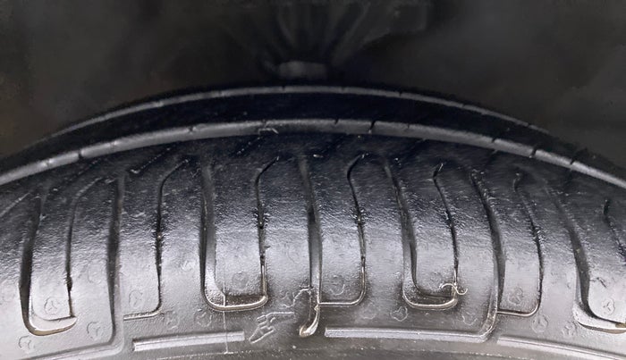 2013 Hyundai Santro Xing GL PLUS, Petrol, Manual, 26,800 km, Right Front Tyre Tread