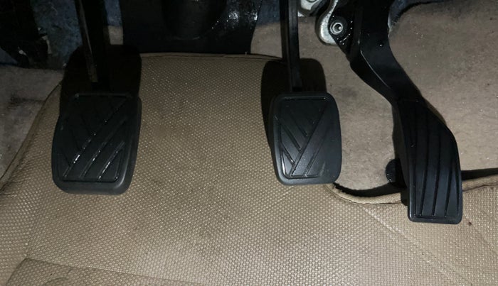2015 Maruti Swift Dzire VXI, Petrol, Manual, 66,613 km, Pedals