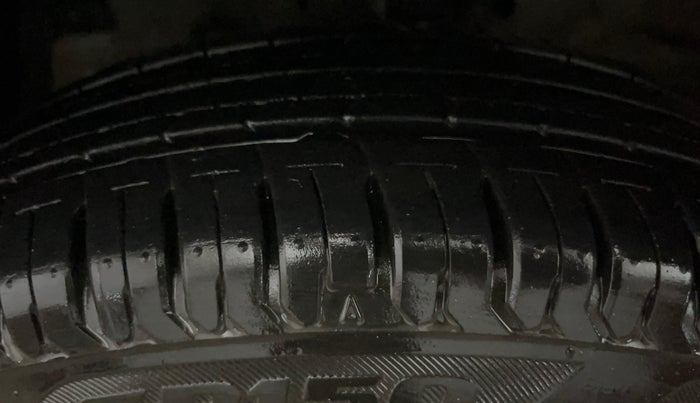 2015 Maruti Swift Dzire VXI, Petrol, Manual, 66,613 km, Left Front Tyre Tread
