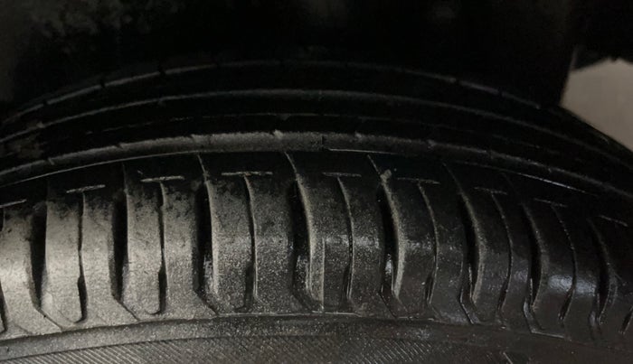2015 Maruti Swift Dzire VXI, Petrol, Manual, 66,613 km, Left Rear Tyre Tread