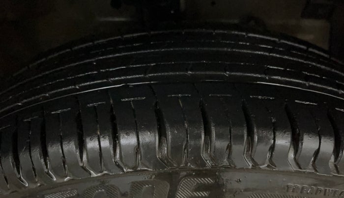 2015 Maruti Swift Dzire VXI, Petrol, Manual, 66,613 km, Right Front Tyre Tread