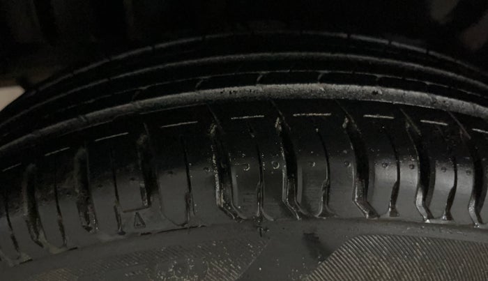 2015 Maruti Swift Dzire VXI, Petrol, Manual, 66,613 km, Right Rear Tyre Tread