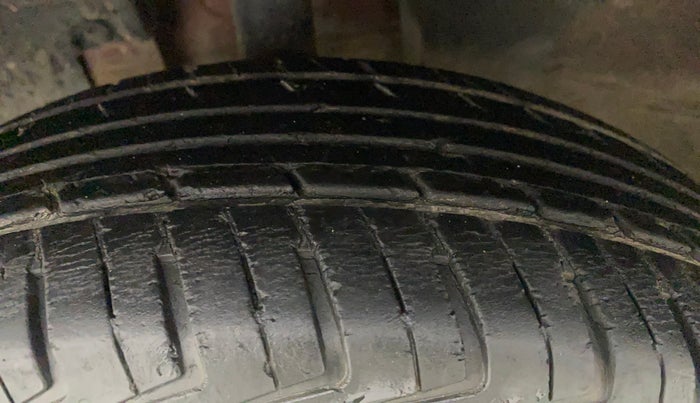 2018 Renault Kwid RXT 1.0 AMT (O), Petrol, Automatic, 1,00,669 km, Left Front Tyre Tread
