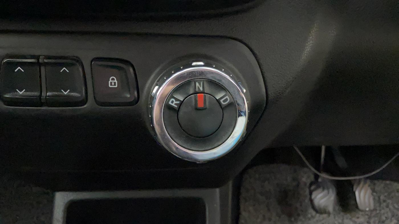 2018 Renault Kwid RXT 1.0 AMT (O), Petrol, Automatic, 1,00,669 km, Gear Lever