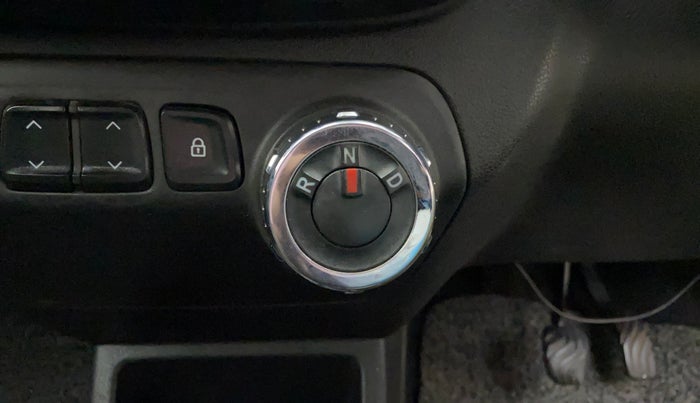 2018 Renault Kwid RXT 1.0 AMT (O), Petrol, Automatic, 1,00,669 km, Gear Lever