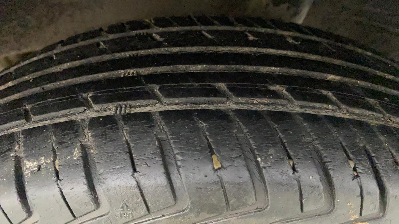2018 Renault Kwid RXT 1.0 AMT (O), Petrol, Automatic, 1,00,669 km, Left Rear Tyre Tread