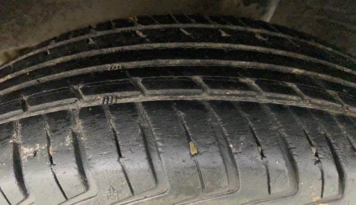 2018 Renault Kwid RXT 1.0 AMT (O), Petrol, Automatic, 1,00,669 km, Left Rear Tyre Tread