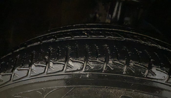 2017 Maruti Baleno DELTA PETROL 1.2, Petrol, Manual, 19,919 km, Right Front Tyre Tread